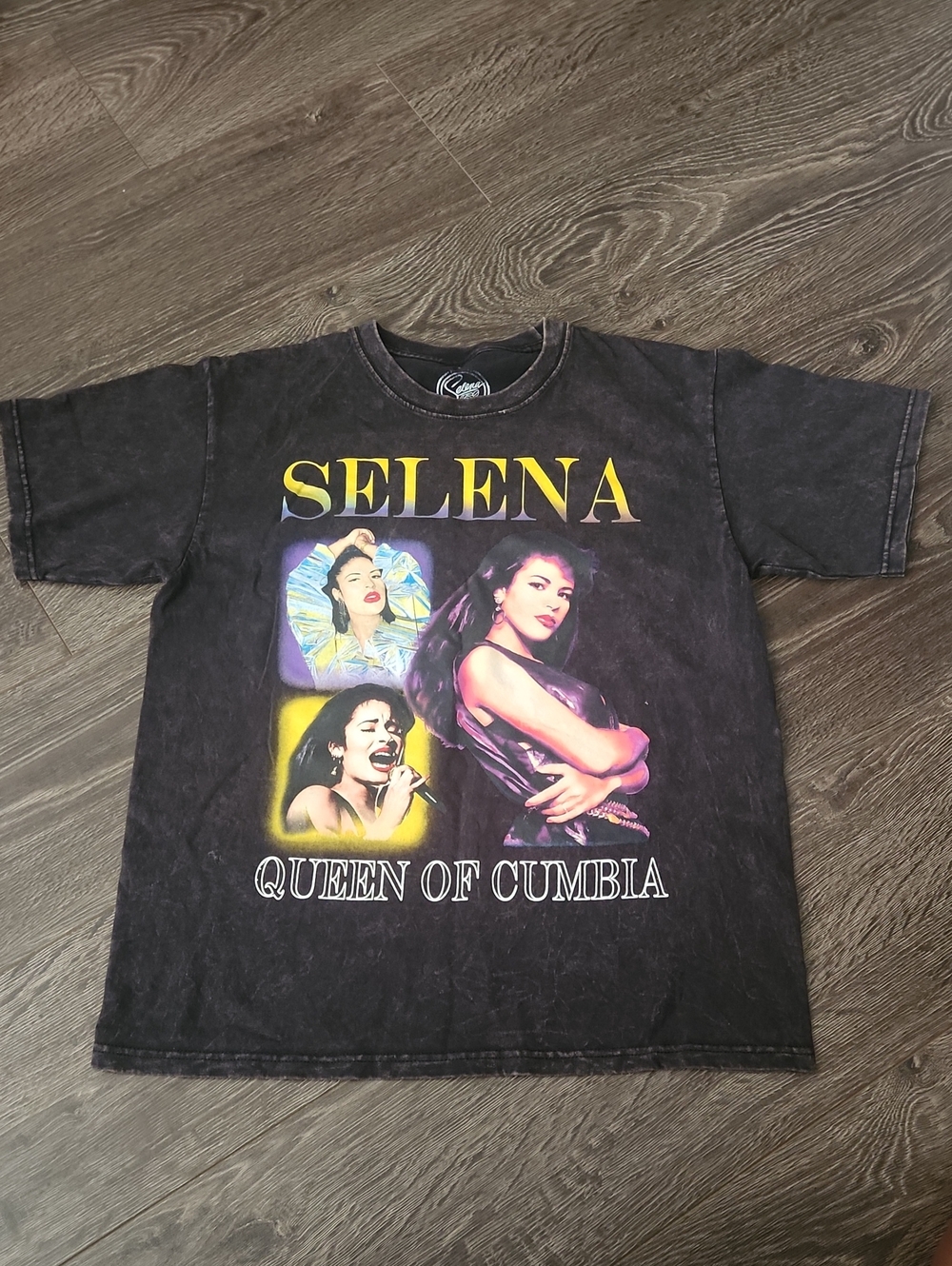 Selena Queen of Cumbia Graphic Tee - Medium Unisex